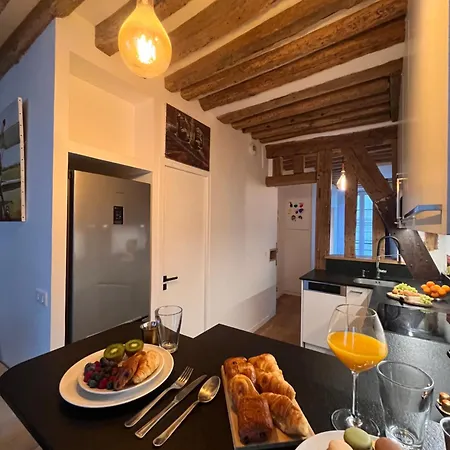 Apartment A Saint-paul En Plein Coeur Du Marais 4 Pers Paris